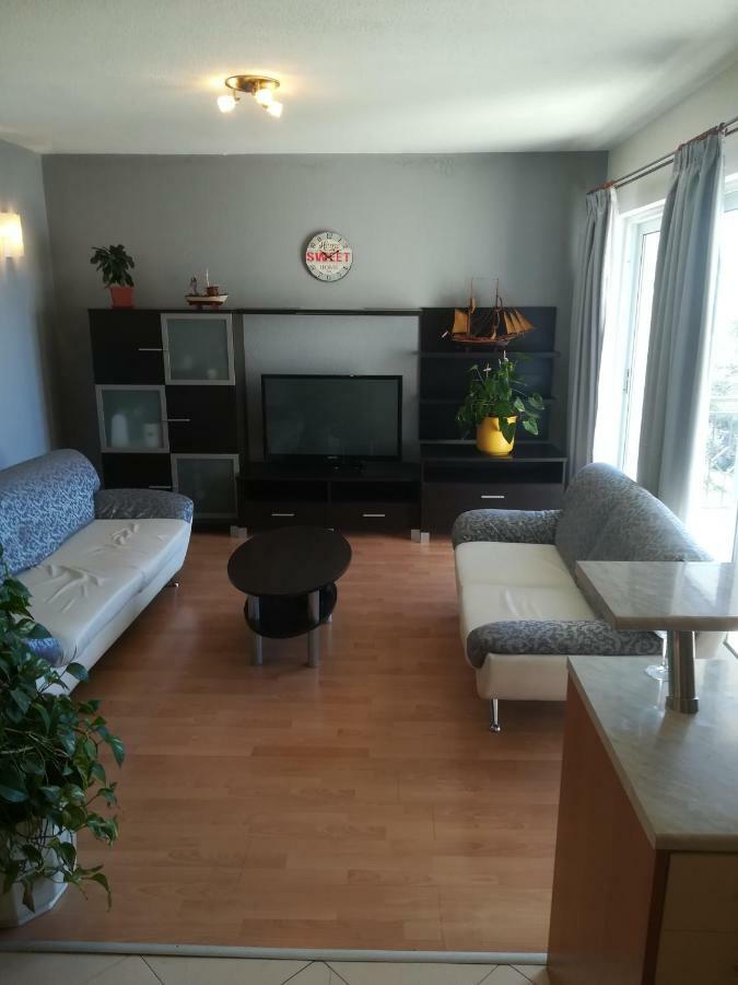 Leo Apartment
