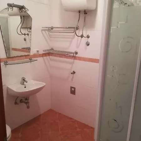 Apartman Leo Brela Buitenkant foto