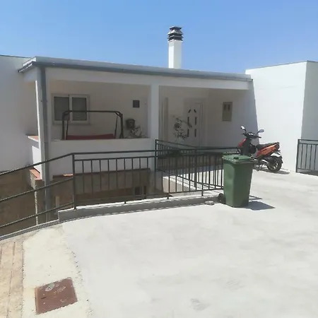 Apartman Leo Brela Buitenkant foto